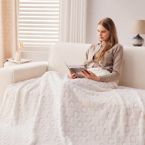 NEWCOSPLAY Super Soft King Blanket – Pink Checkered Flannel Fleece, Lightweight & Silky, All-Season Bed Throw (90"x110").