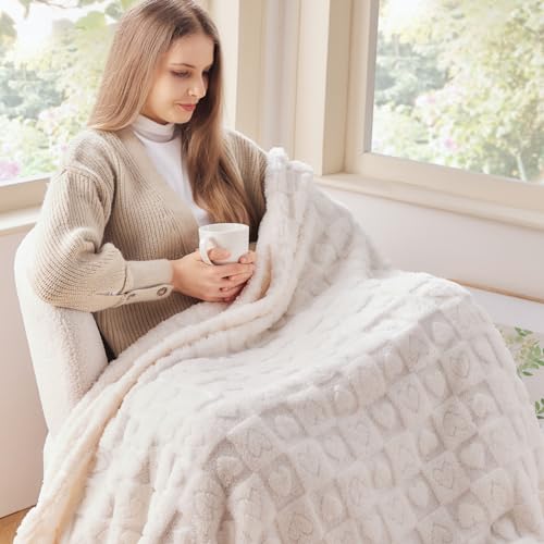 NEWCOSPLAY Super Soft King Blanket – Pink Checkered Flannel Fleece, Lightweight & Silky, All-Season Bed Throw (90"x110").