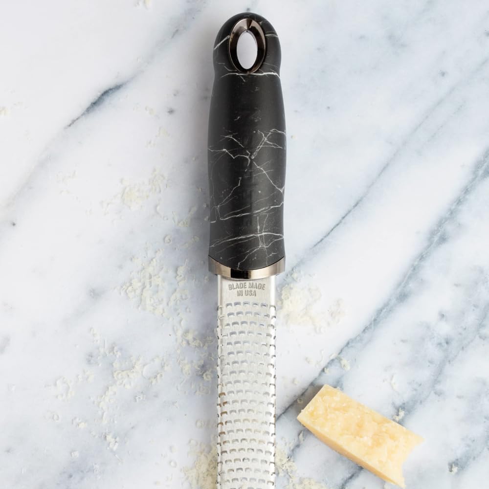 Microplane Premium Classic Zester Grater 46020 – Ultra-Sharp Stainless Steel, Black