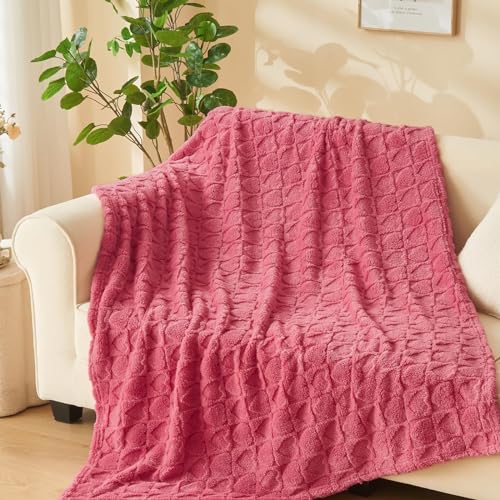 NEWCOSPLAY Super Soft King Blanket – Pink Checkered Flannel Fleece, Lightweight & Silky, All-Season Bed Throw (90"x110").