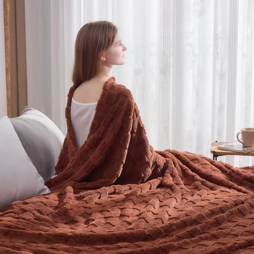 NEWCOSPLAY Super Soft King Blanket – Pink Checkered Flannel Fleece, Lightweight & Silky, All-Season Bed Throw (90"x110").