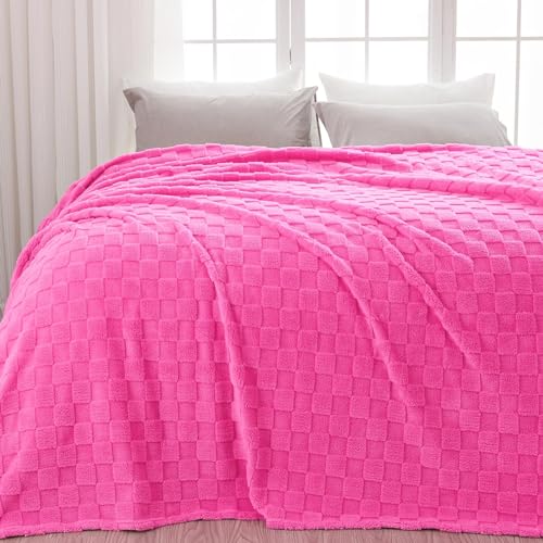 NEWCOSPLAY Super Soft King Blanket – Pink Checkered Flannel Fleece, Lightweight & Silky, All-Season Bed Throw (90"x110").