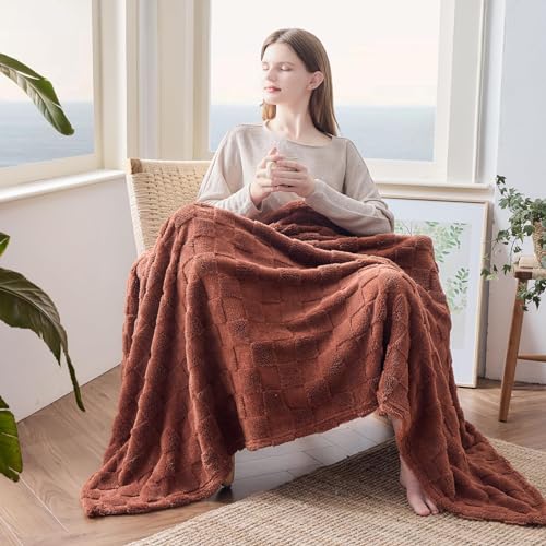 NEWCOSPLAY Super Soft King Blanket – Pink Checkered Flannel Fleece, Lightweight & Silky, All-Season Bed Throw (90"x110").