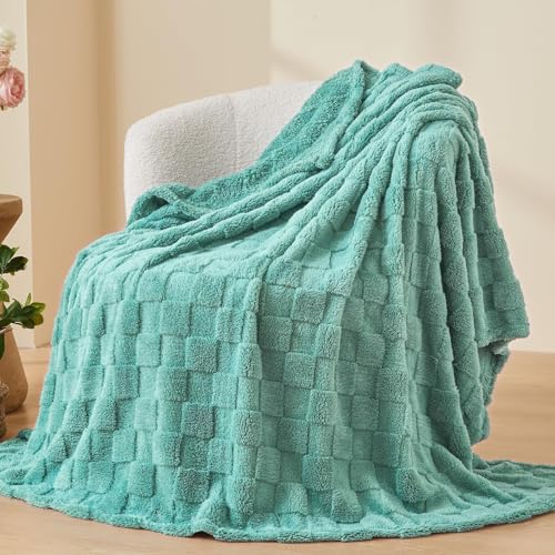 NEWCOSPLAY Super Soft King Blanket – Pink Checkered Flannel Fleece, Lightweight & Silky, All-Season Bed Throw (90"x110").