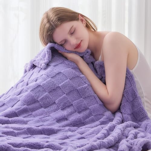 NEWCOSPLAY Super Soft King Blanket – Pink Checkered Flannel Fleece, Lightweight & Silky, All-Season Bed Throw (90"x110").