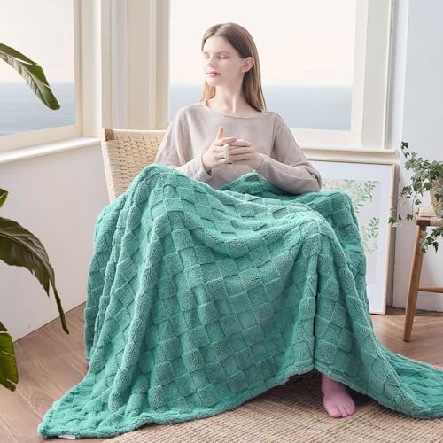 NEWCOSPLAY Super Soft King Blanket – Pink Checkered Flannel Fleece, Lightweight & Silky, All-Season Bed Throw (90"x110").