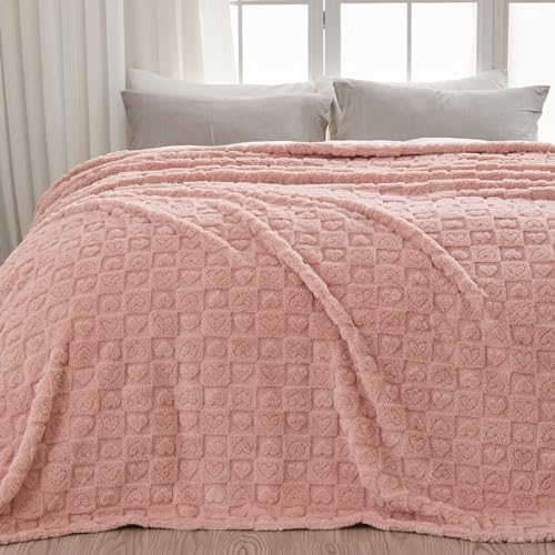 NEWCOSPLAY Super Soft King Blanket – Pink Checkered Flannel Fleece, Lightweight & Silky, All-Season Bed Throw (90"x110").