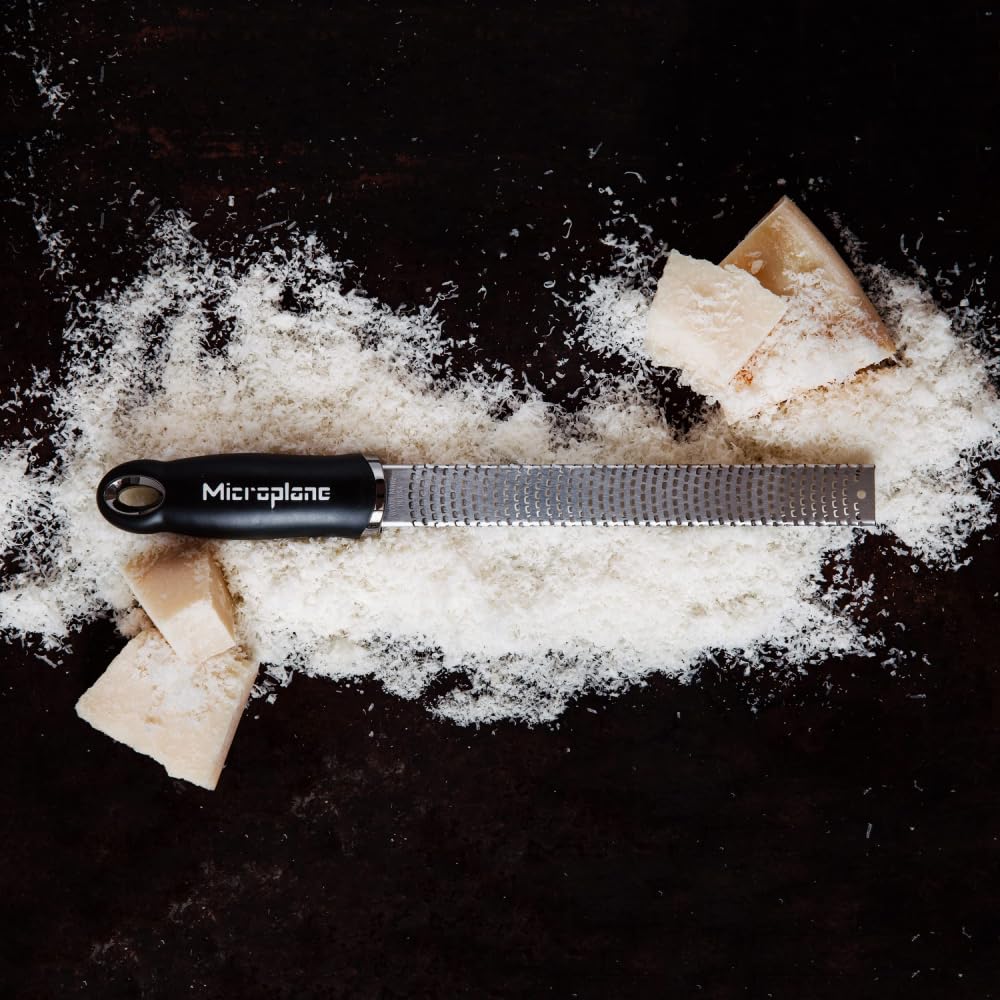 Microplane Premium Classic Zester Grater 46020 – Ultra-Sharp Stainless Steel, Black