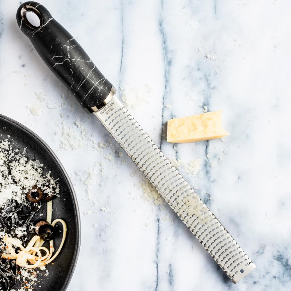 Microplane Premium Classic Zester Grater 46020 – Ultra-Sharp Stainless Steel, Black