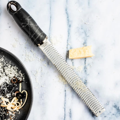 Microplane Premium Classic Zester Grater 46020 – Ultra-Sharp Stainless Steel, Black