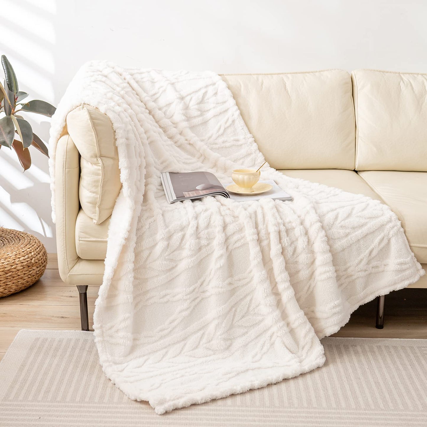 YUSOKI Sherpa Throw Blanket – Soft, Fuzzy & Warm 3D Plush for Couch, Bed & Sofa (Tan, 50"x65")