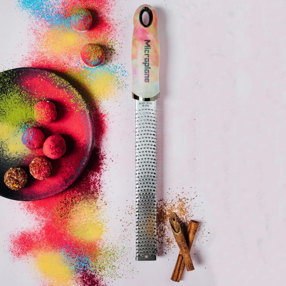 Microplane Premium Classic Zester Grater 46020 – Ultra-Sharp Stainless Steel, Black