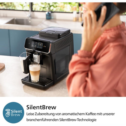 Philips 2300 Serie Vollautomatische Espressomaschine - 4 Getränke, modernes Farb-Touchscreen-Display, LatteGo-Milchsystem, SilentBrew, Keramikmahlwerk, AquaClean-Filter. Weißes Chrom (EP2333/40)