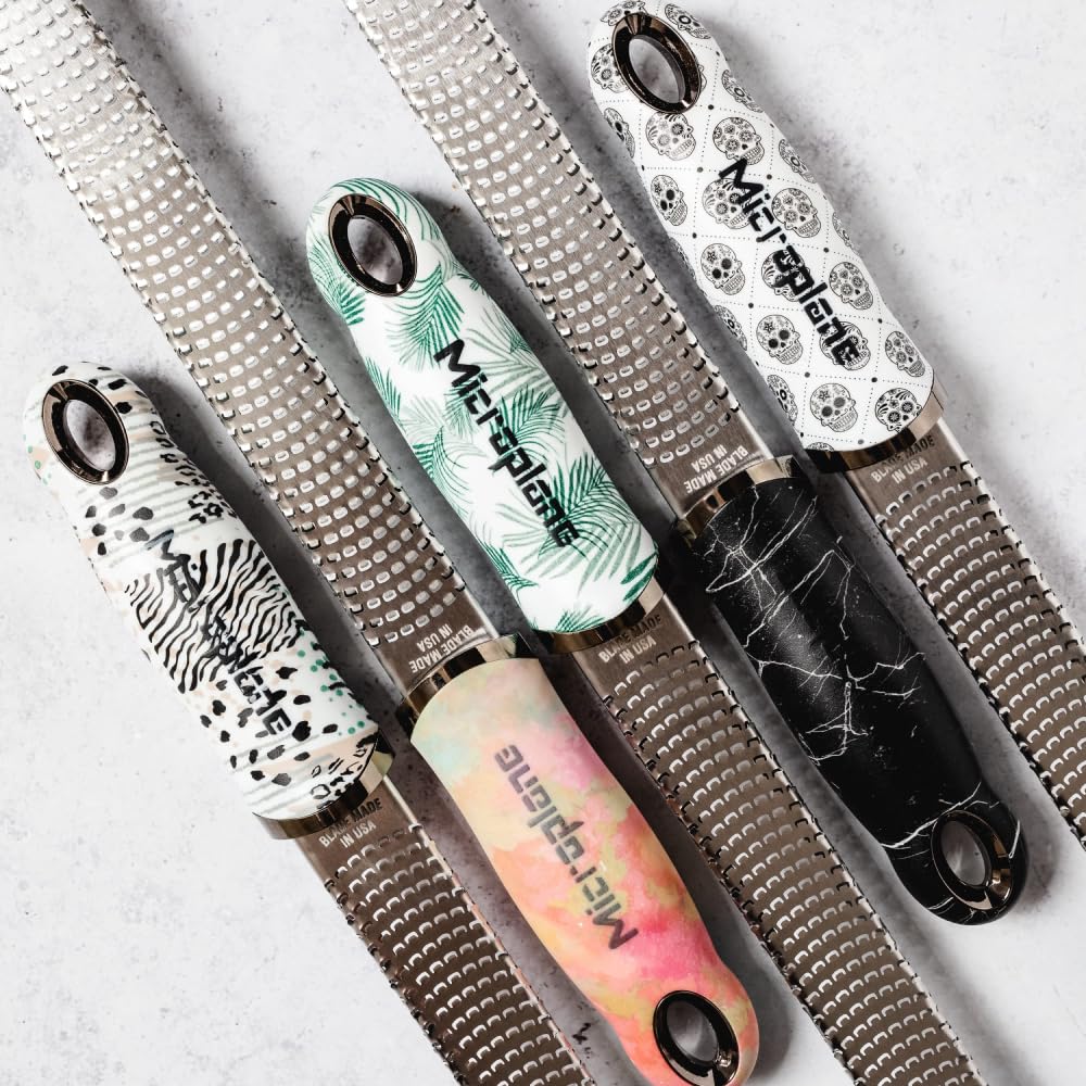 Microplane Premium Classic Zester Grater 46020 – Ultra-Sharp Stainless Steel, Black