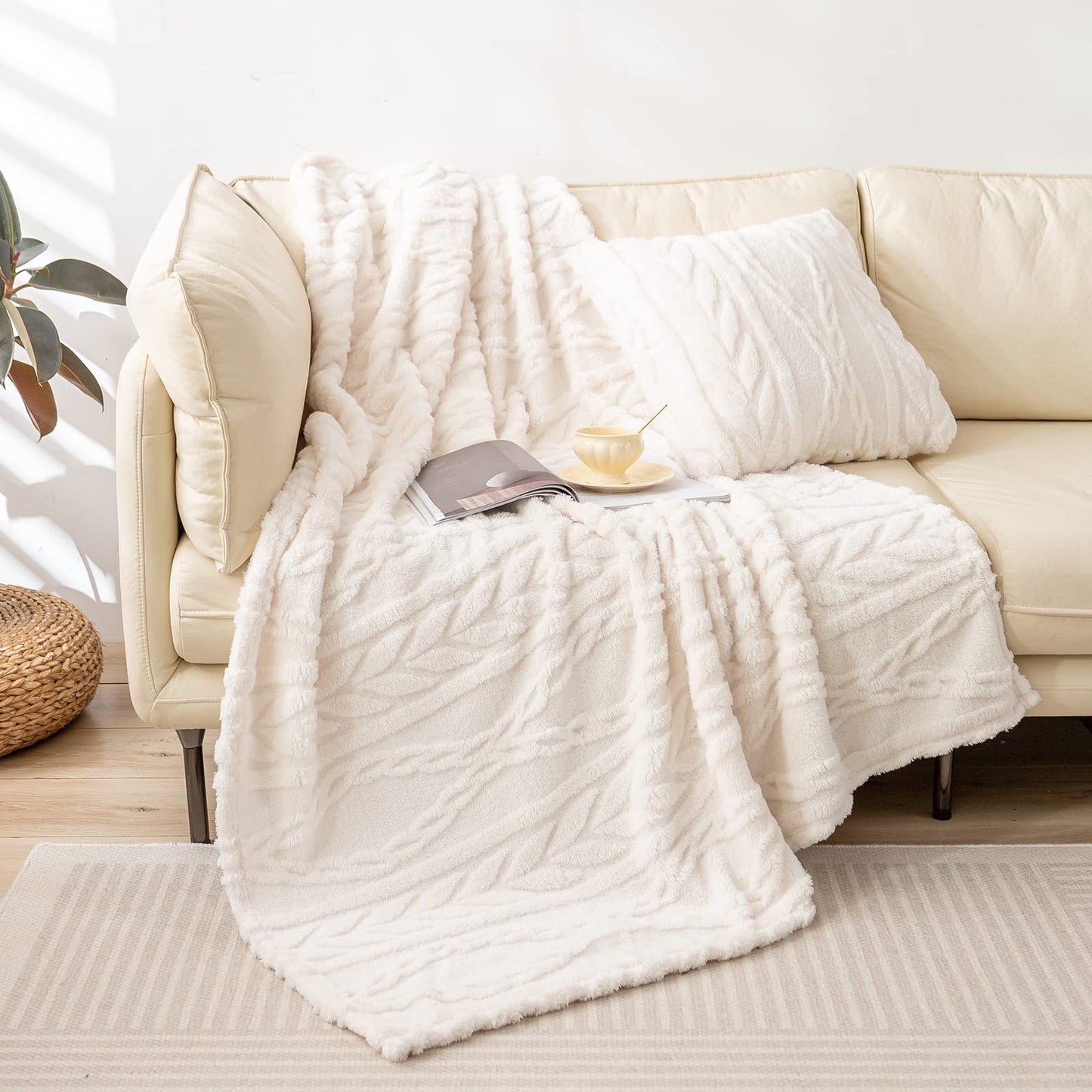 YUSOKI Sherpa Throw Blanket – Soft, Fuzzy & Warm 3D Plush for Couch, Bed & Sofa (Tan, 50"x65")