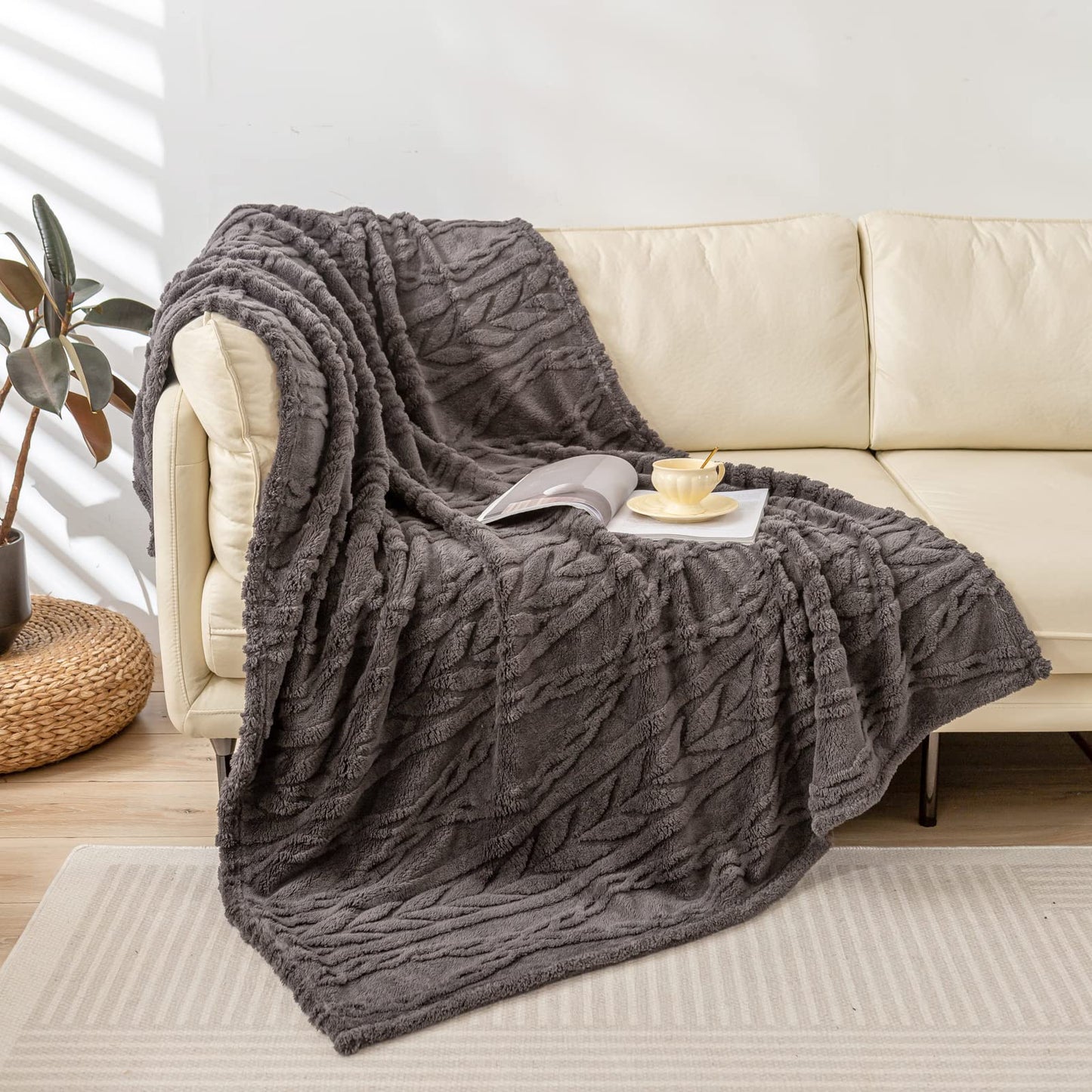 YUSOKI Sherpa Throw Blanket – Soft, Fuzzy & Warm 3D Plush for Couch, Bed & Sofa (Tan, 50"x65")