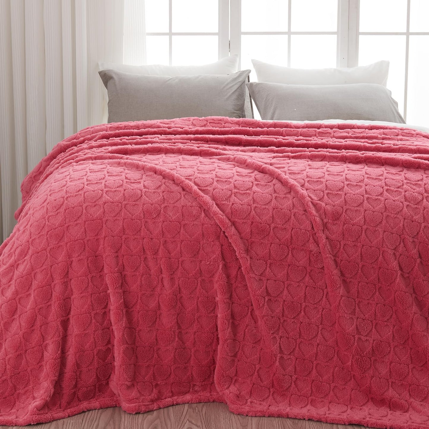 NEWCOSPLAY Super Soft King Blanket – Pink Checkered Flannel Fleece, Lightweight & Silky, All-Season Bed Throw (90"x110").