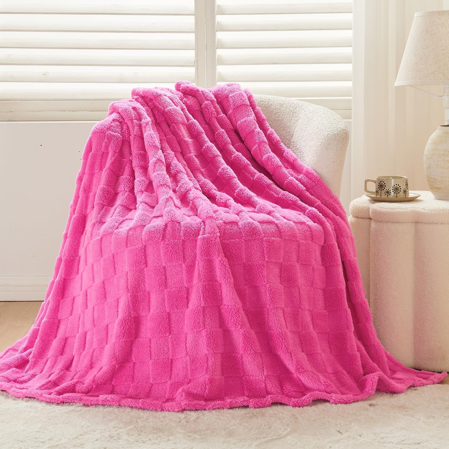 NEWCOSPLAY Super Soft King Blanket – Pink Checkered Flannel Fleece, Lightweight & Silky, All-Season Bed Throw (90"x110").