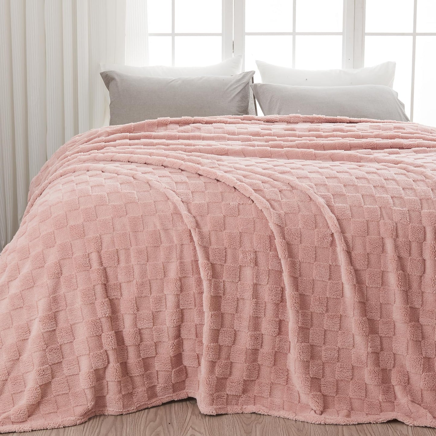 NEWCOSPLAY Super Soft King Blanket – Pink Checkered Flannel Fleece, Lightweight & Silky, All-Season Bed Throw (90"x110").