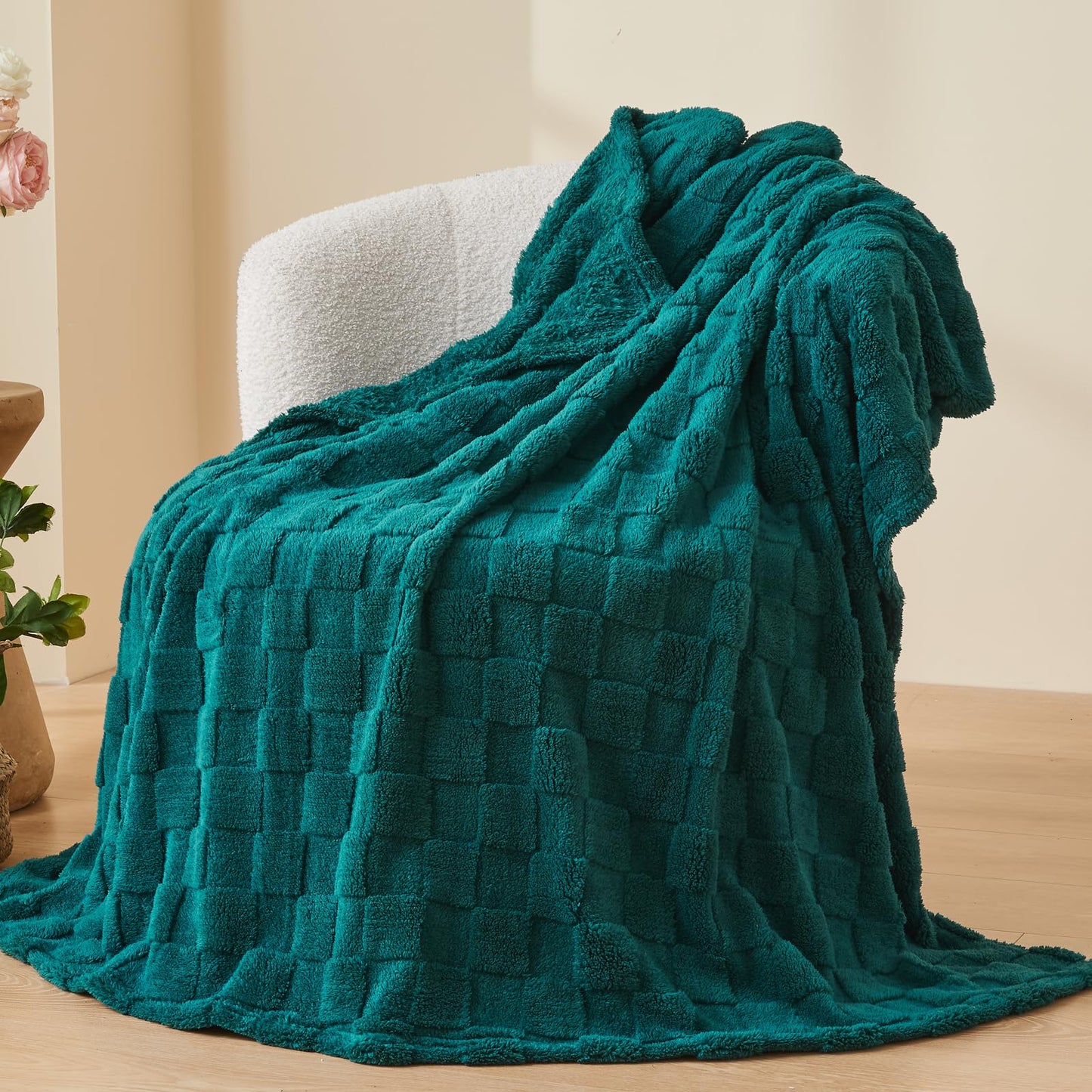 NEWCOSPLAY Super Soft King Blanket – Pink Checkered Flannel Fleece, Lightweight & Silky, All-Season Bed Throw (90"x110").