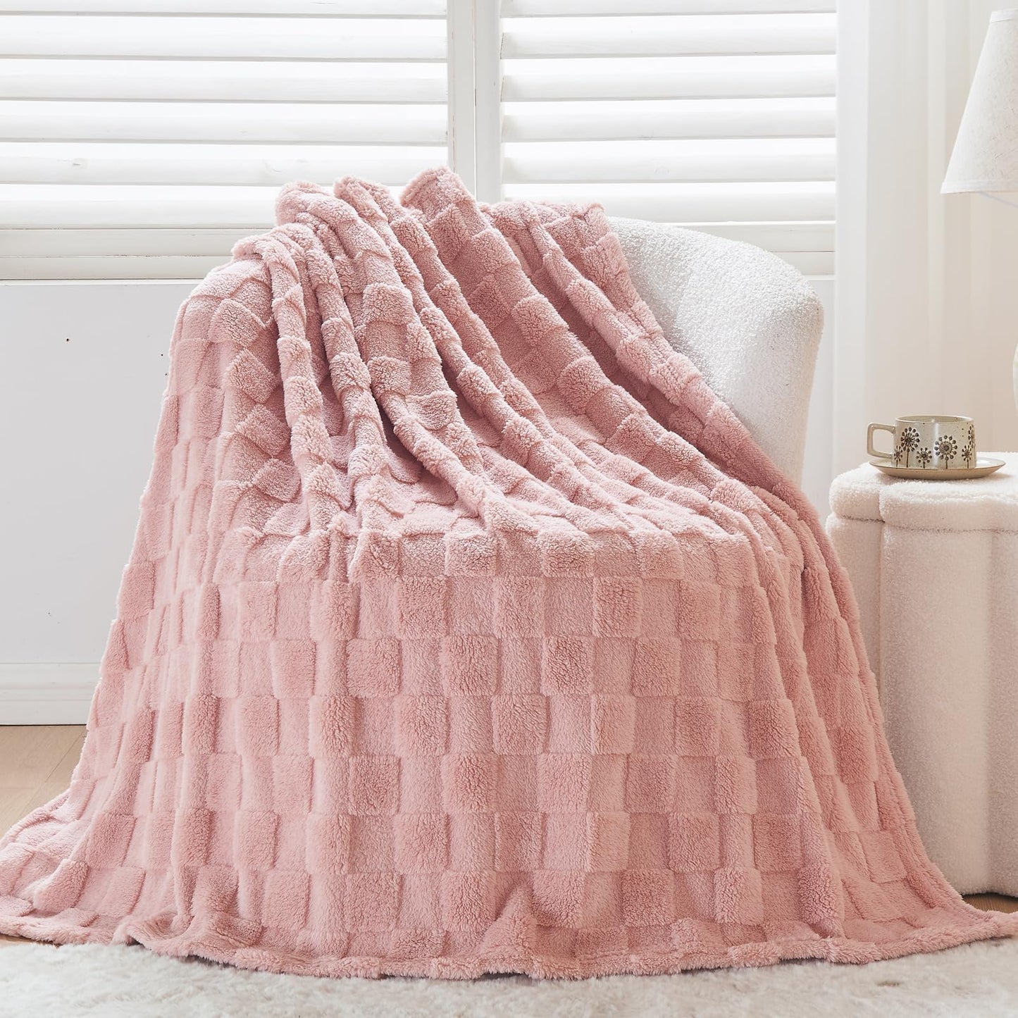 NEWCOSPLAY Super Soft King Blanket – Pink Checkered Flannel Fleece, Lightweight & Silky, All-Season Bed Throw (90"x110").