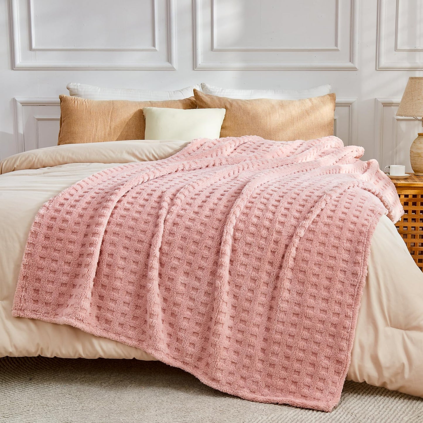 NEWCOSPLAY Super Soft King Blanket – Pink Checkered Flannel Fleece, Lightweight & Silky, All-Season Bed Throw (90"x110").