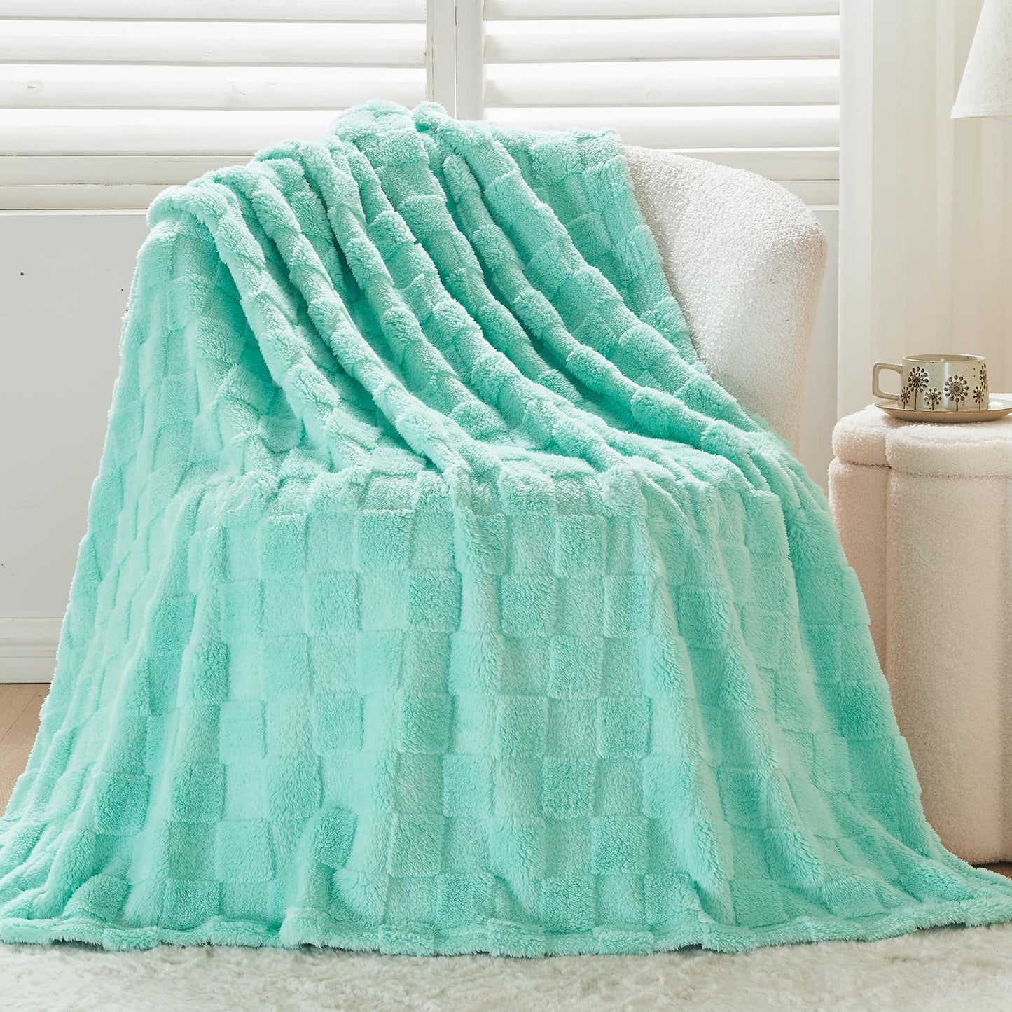 NEWCOSPLAY Super Soft King Blanket – Pink Checkered Flannel Fleece, Lightweight & Silky, All-Season Bed Throw (90"x110").