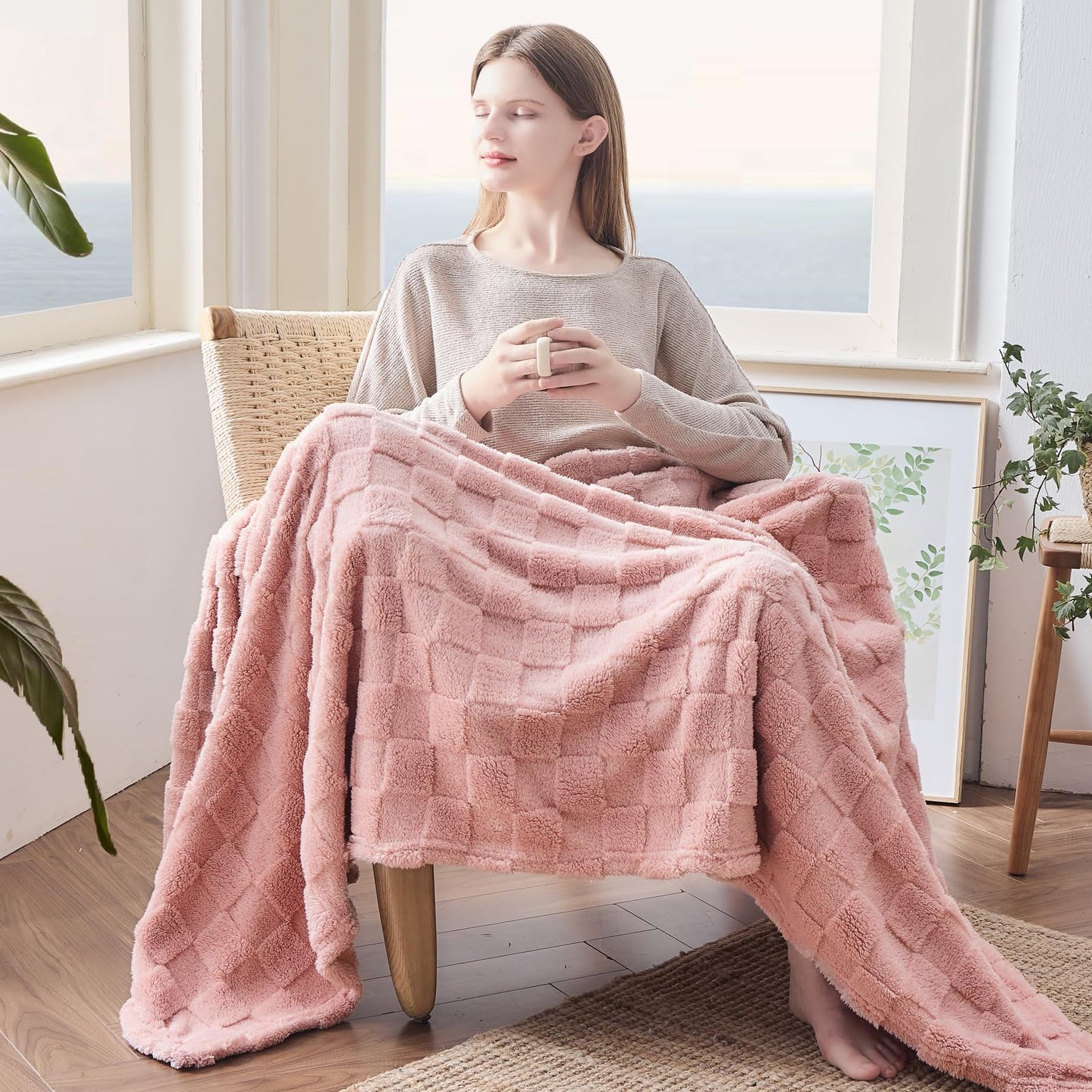 NEWCOSPLAY Super Soft King Blanket – Pink Checkered Flannel Fleece, Lightweight & Silky, All-Season Bed Throw (90"x110").