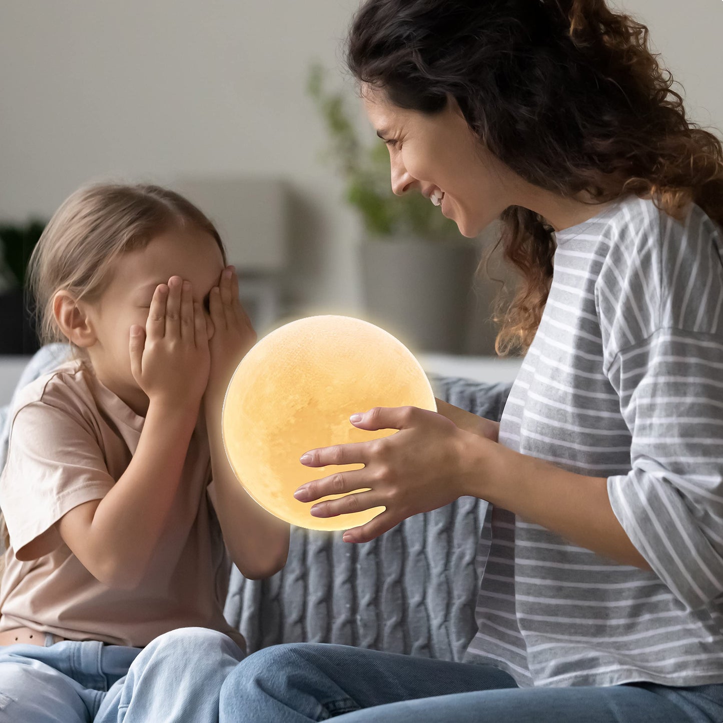 Mydethun 3D Moon Lamp – 15 cm Wooden Base, LED Night Light with Touch Control, White & Yellow, Christmas Gift.