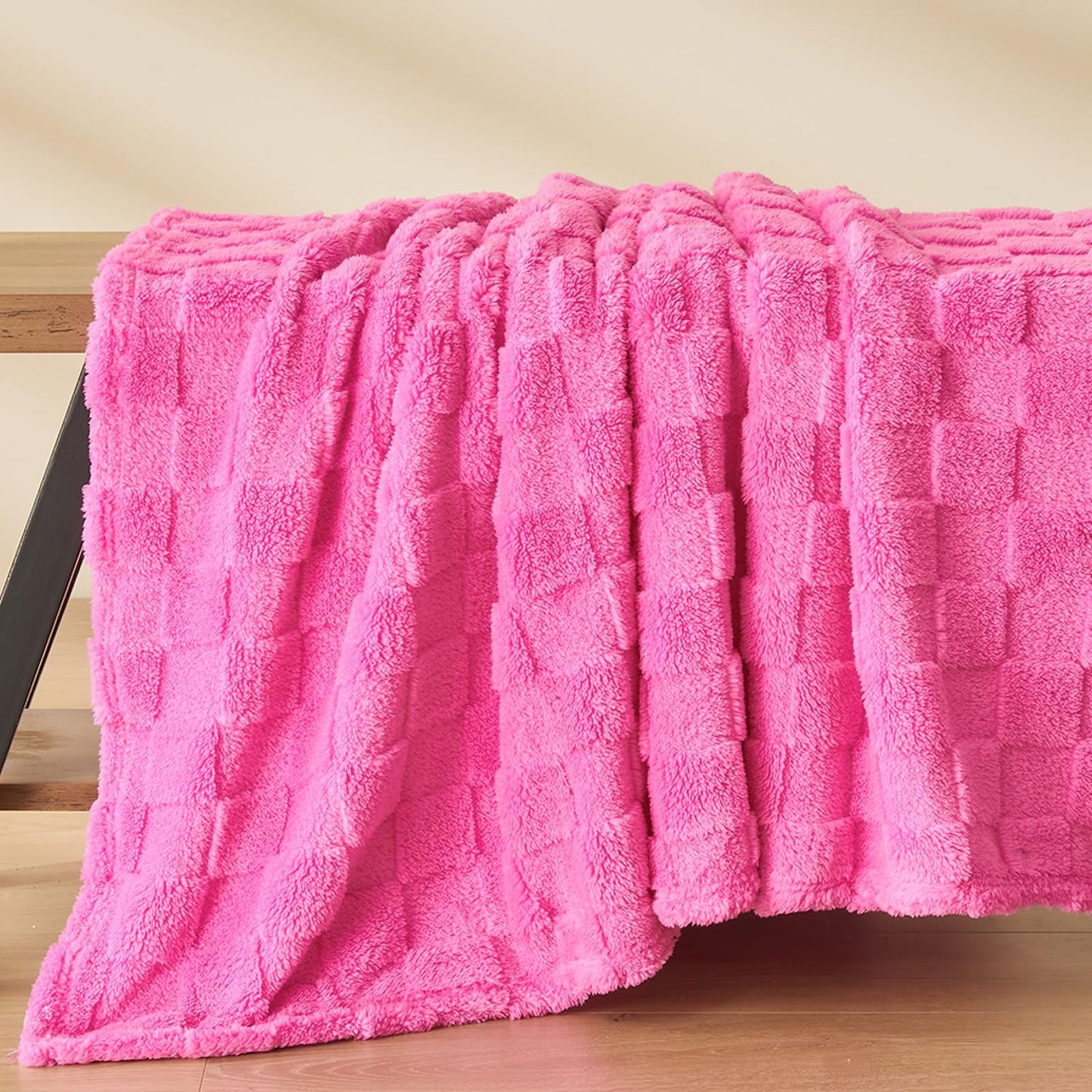 NEWCOSPLAY Super Soft King Blanket – Pink Checkered Flannel Fleece, Lightweight & Silky, All-Season Bed Throw (90"x110").