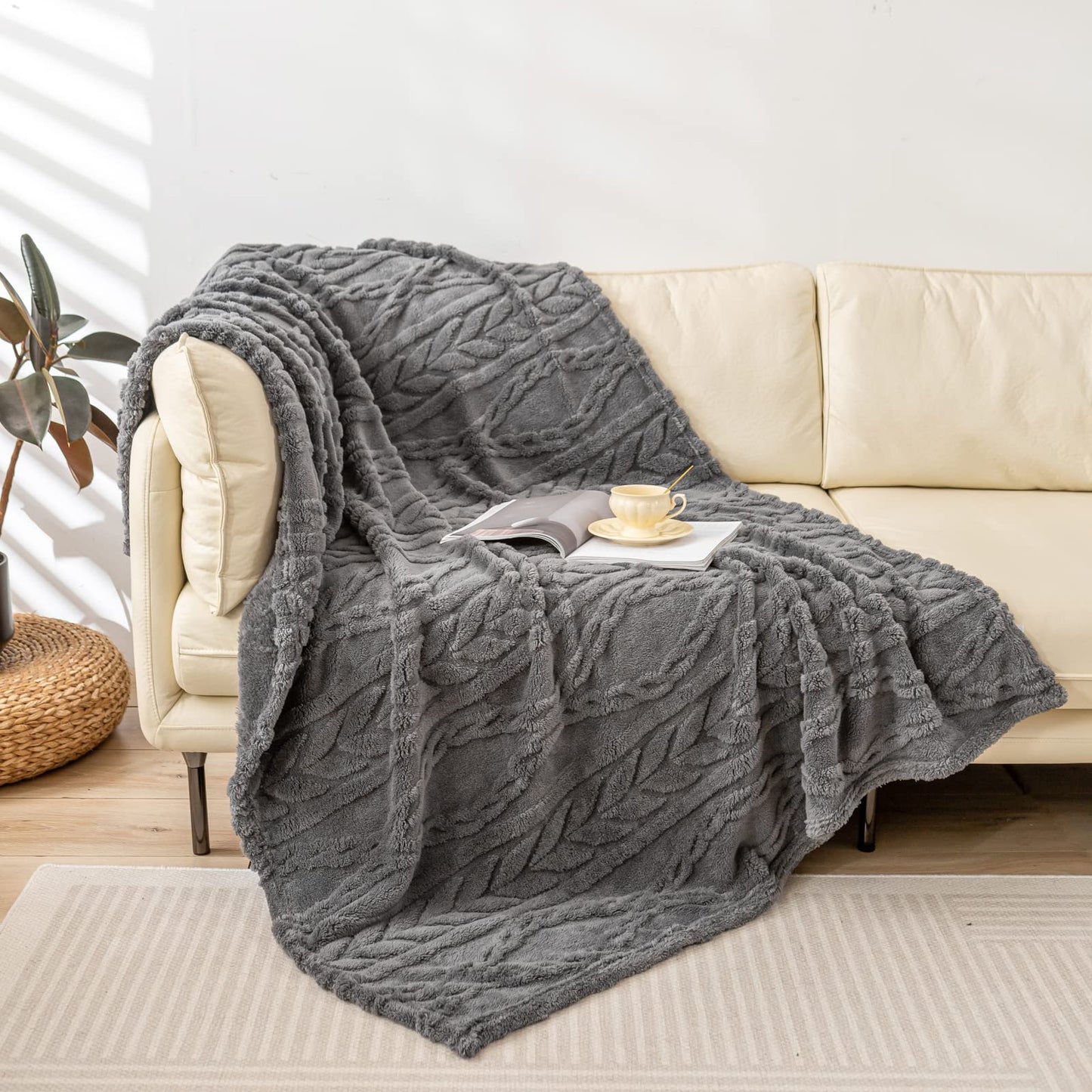 YUSOKI Sherpa Throw Blanket – Soft, Fuzzy & Warm 3D Plush for Couch, Bed & Sofa (Tan, 50"x65")