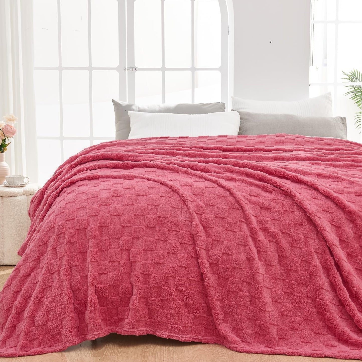 NEWCOSPLAY Super Soft King Blanket – Pink Checkered Flannel Fleece, Lightweight & Silky, All-Season Bed Throw (90"x110").