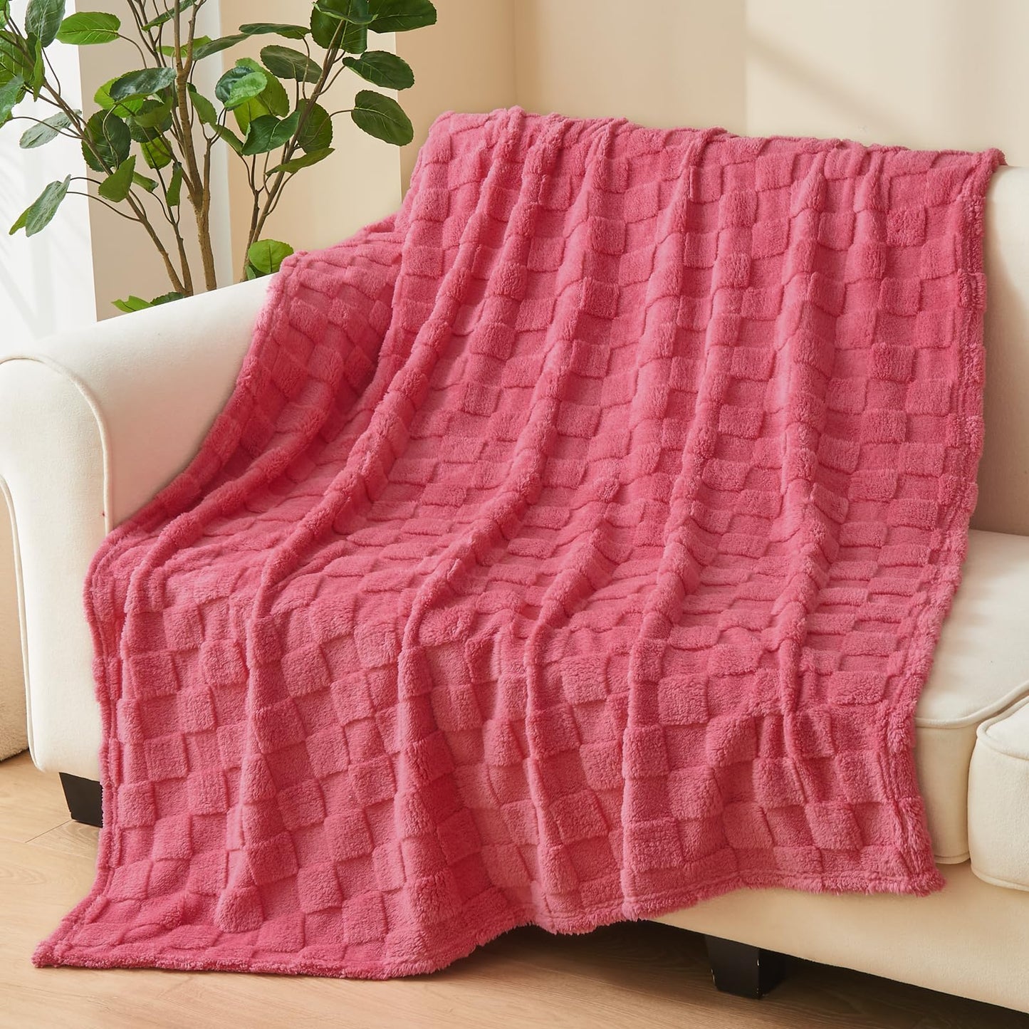 NEWCOSPLAY Super Soft King Blanket – Pink Checkered Flannel Fleece, Lightweight & Silky, All-Season Bed Throw (90"x110").