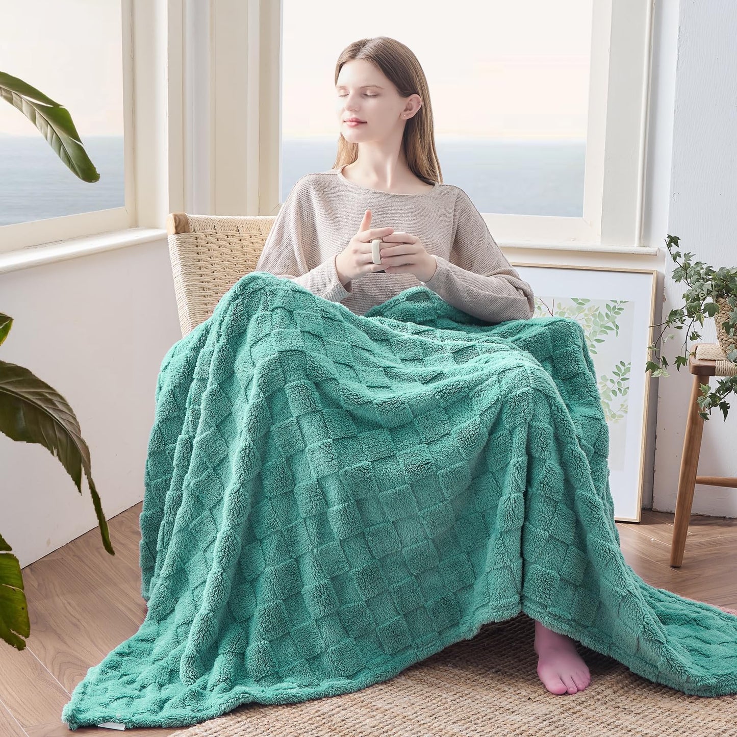 NEWCOSPLAY Super Soft King Blanket – Pink Checkered Flannel Fleece, Lightweight & Silky, All-Season Bed Throw (90"x110").