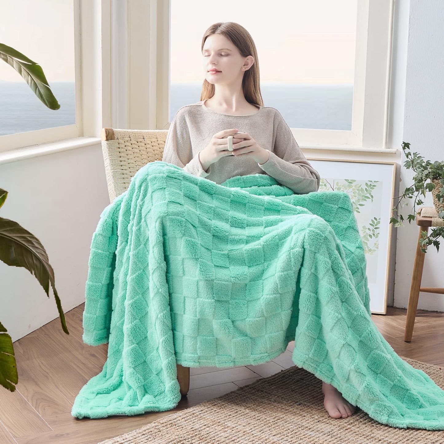 NEWCOSPLAY Super Soft King Blanket – Pink Checkered Flannel Fleece, Lightweight & Silky, All-Season Bed Throw (90"x110").