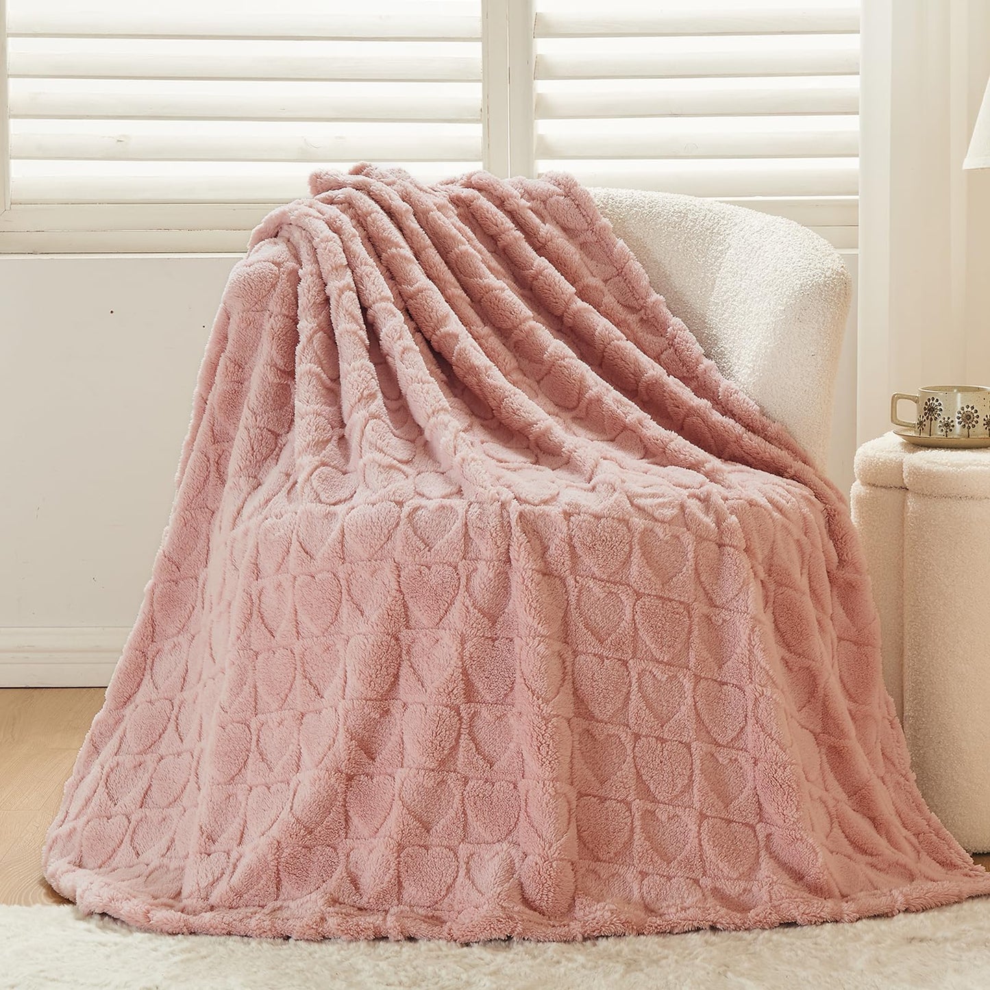 NEWCOSPLAY Super Soft King Blanket – Pink Checkered Flannel Fleece, Lightweight & Silky, All-Season Bed Throw (90"x110").